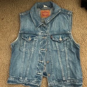 Levi’s vest size large